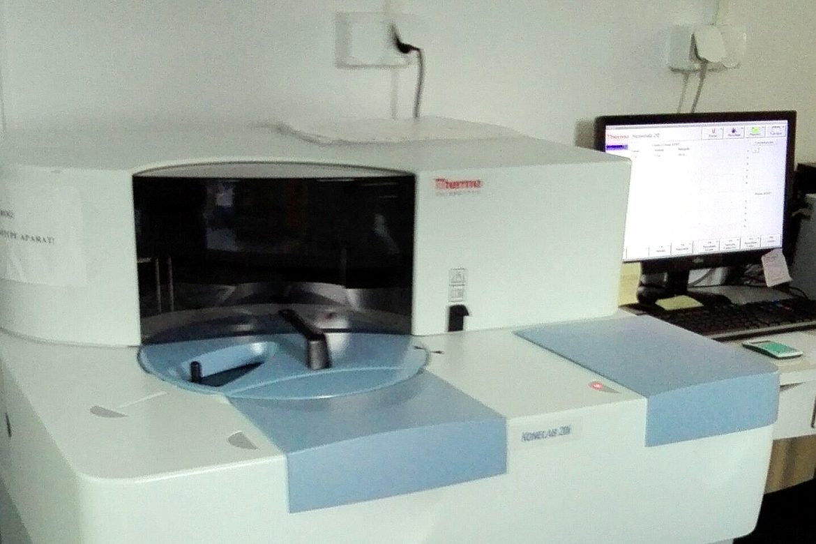 Analizorul de biochimie din laborator